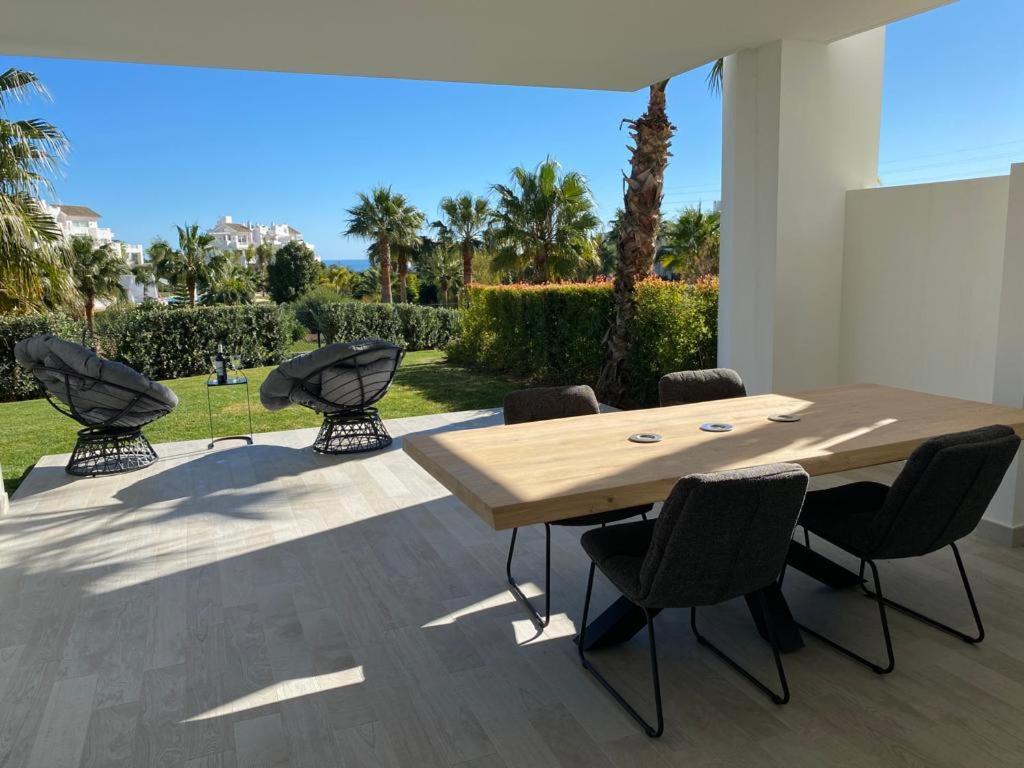 Buenas Noches Palmsea Marbella-Estepona מראה חיצוני תמונה